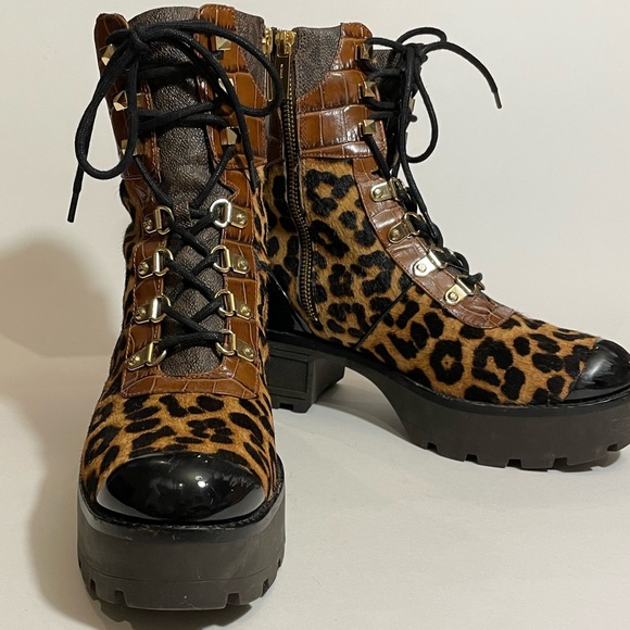 Michael Kors Khloe Lug Sole Combat Boot in sz 7.5US - Picture 4 of 14